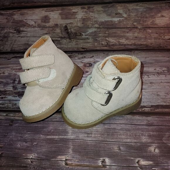 Cozy Tan Kids Boots with Straps - Picture 3 of 3